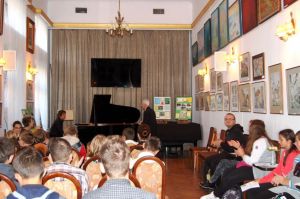 168th Concert for the Youth 'How to Listen to Music?”, Music and Literature Club in Wroclaw 25th Sep 2015.<br> Marek Szlezer - piano, Juliusz Adamowski - commentary. Photo by Pawel Bereziak.
